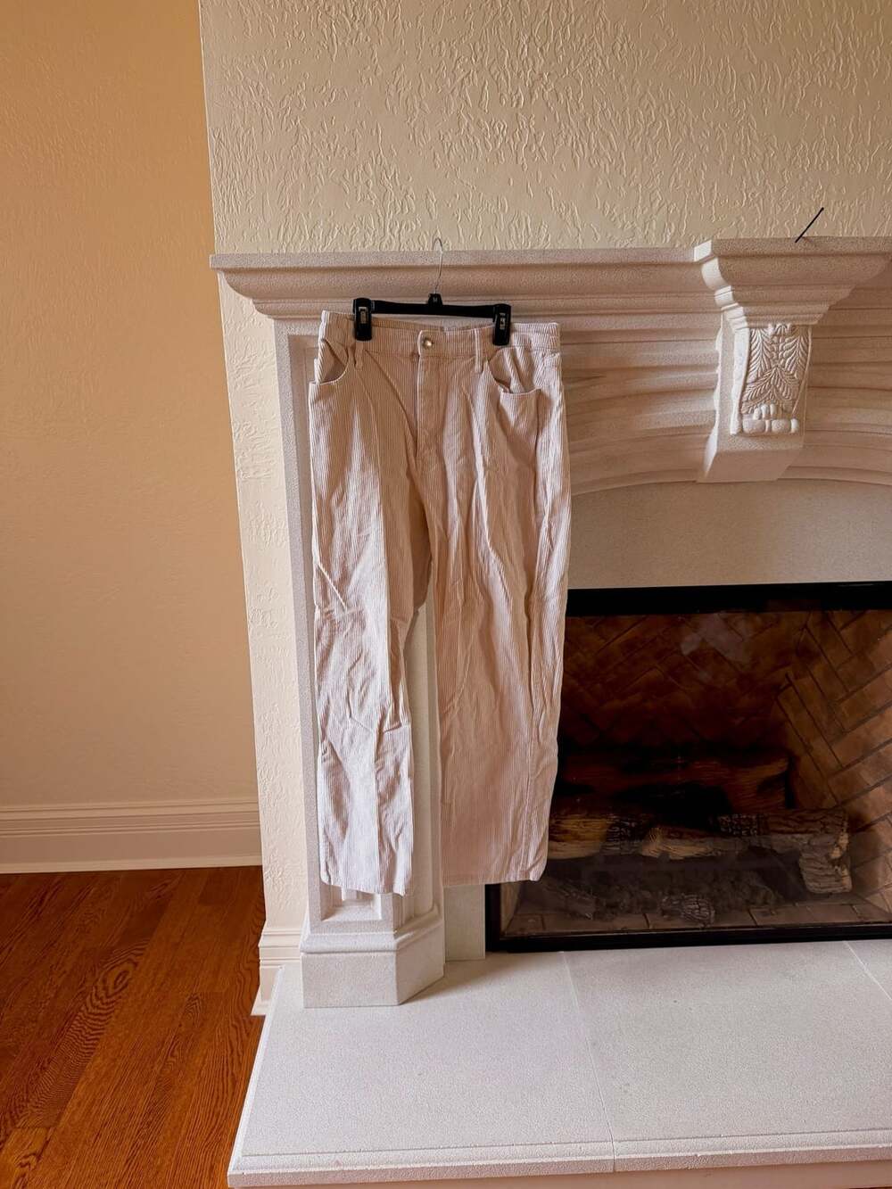 Hollister Ultra High-Rise Cream Corduroy Pants Size 13R W31
